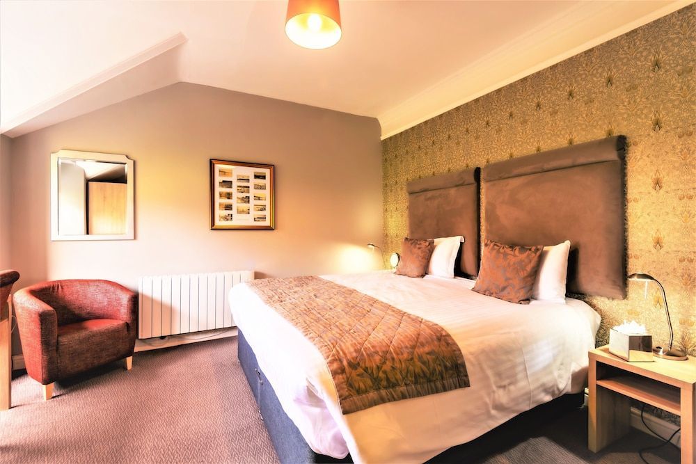 The Lamplighter Dining ~ Rooms 1