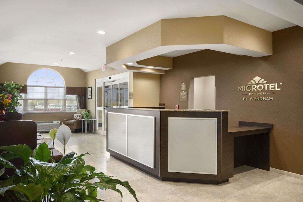 Microtel Inn & Suites by Wyndham Cambridge 2