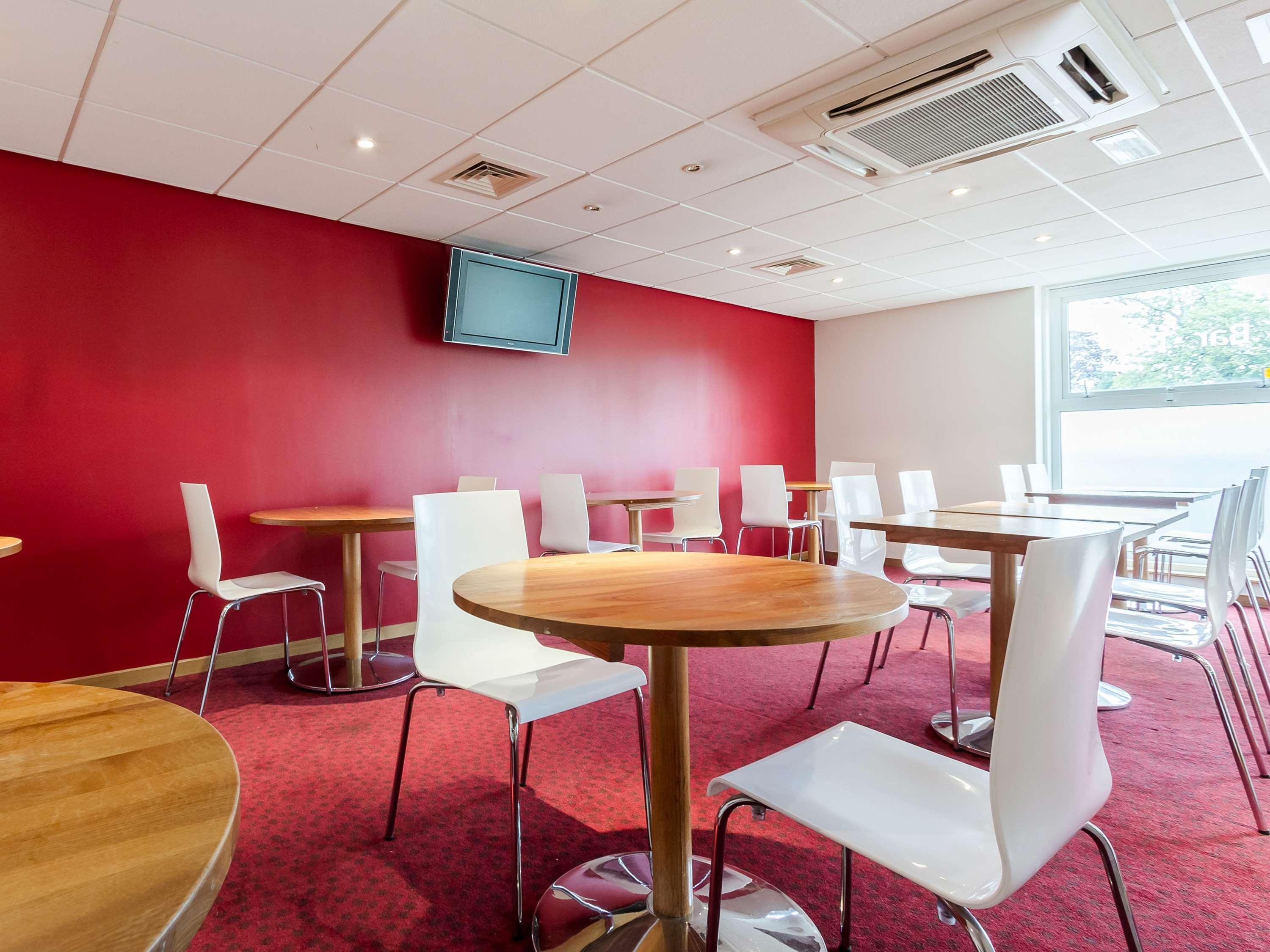 Travelodge Camberley 2