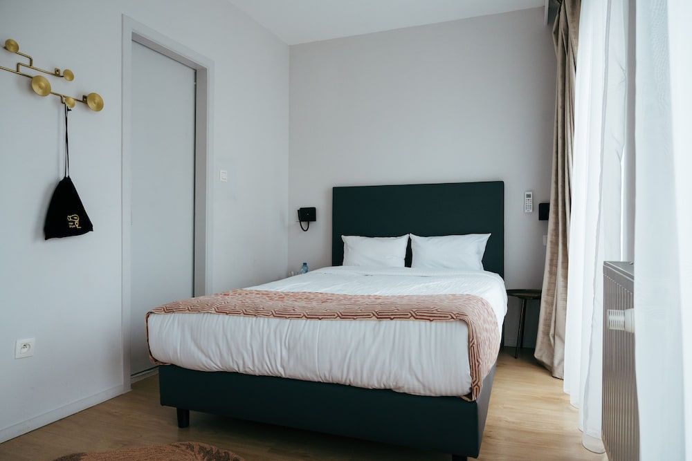 Hôtel La Pièce 2