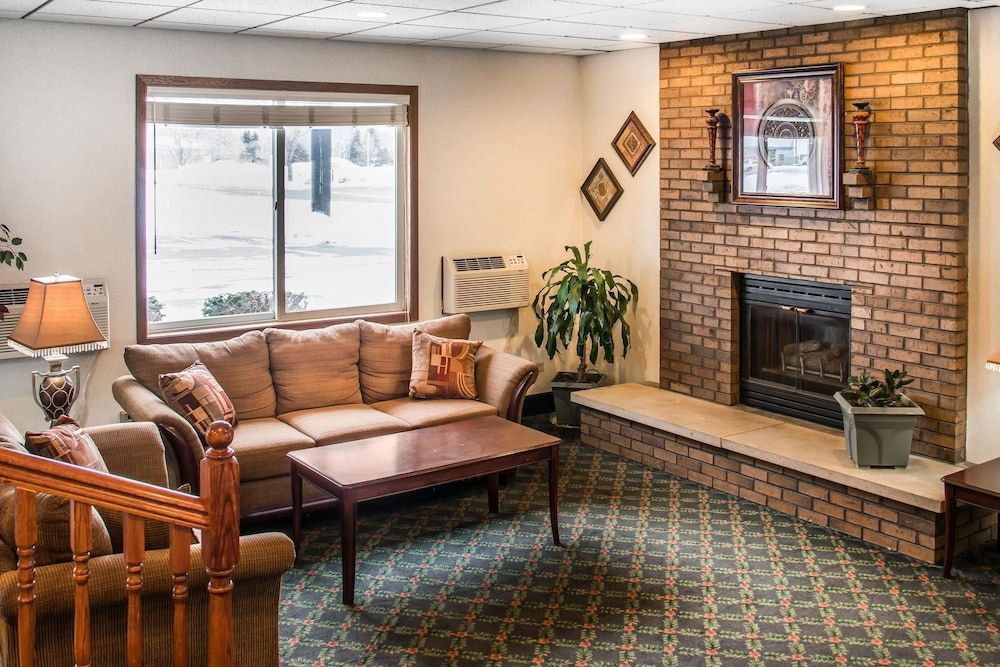 Hudson Inn & Suites 2