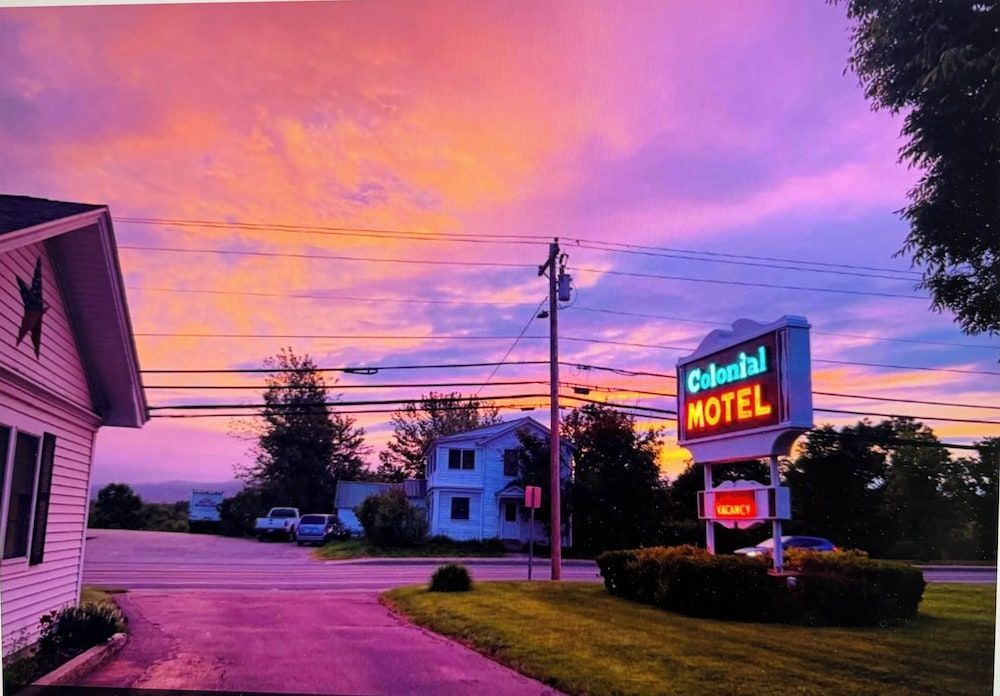 Colonial Motel 1