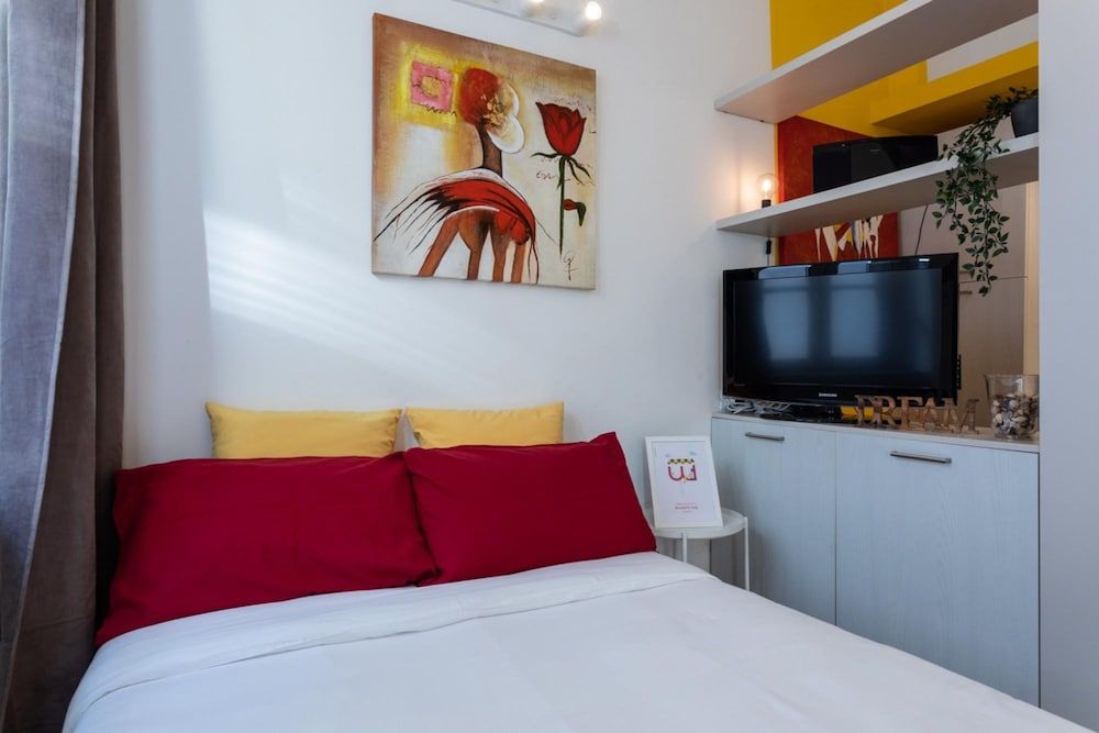 Porta Susa Studio Apartment by Wonderful Italy 2