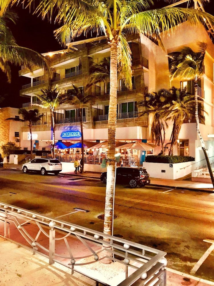 De Soleil Hotel on Ocean Drive 1