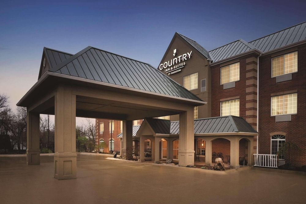 Country Inn & Suites by Radisson, Valparaiso, IN 1