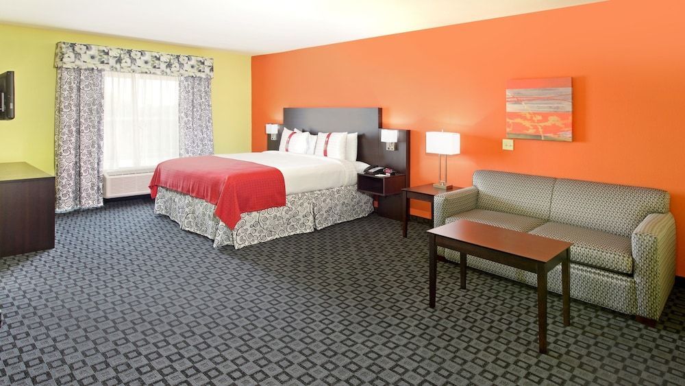 Holiday Inn DALLAS - GARLAND by IHG 2