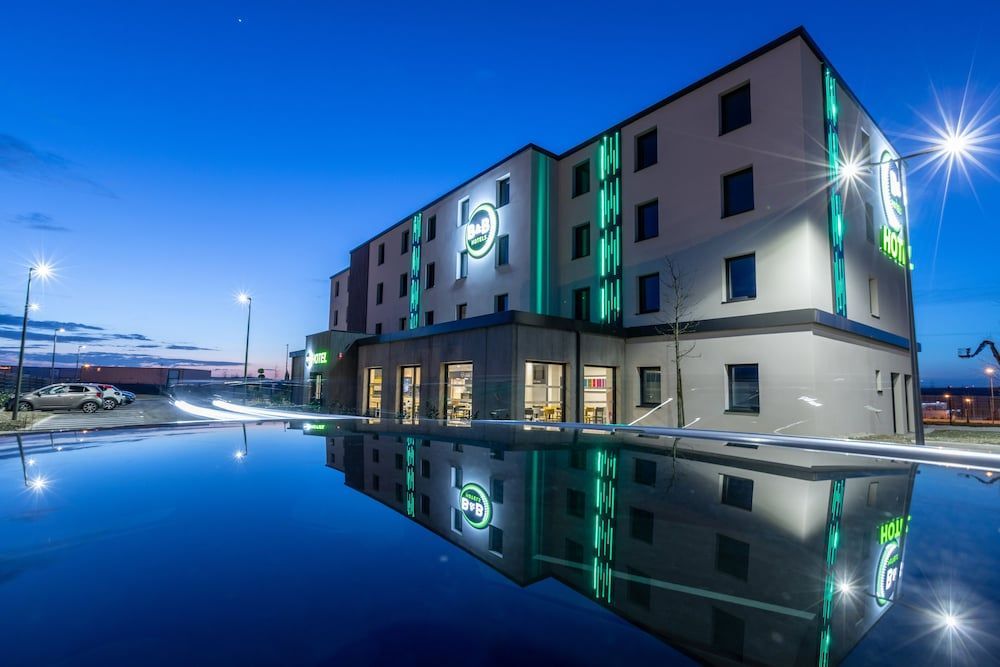 B&B HOTEL Troyes Magasins d'usine 1