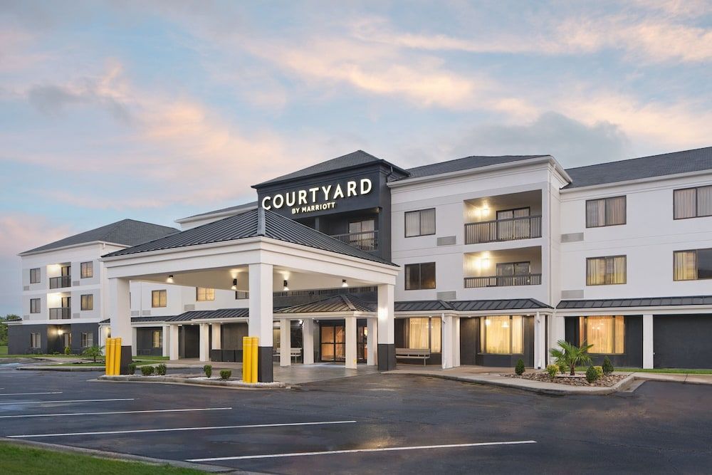 Courtyard Florence South Carolina 1