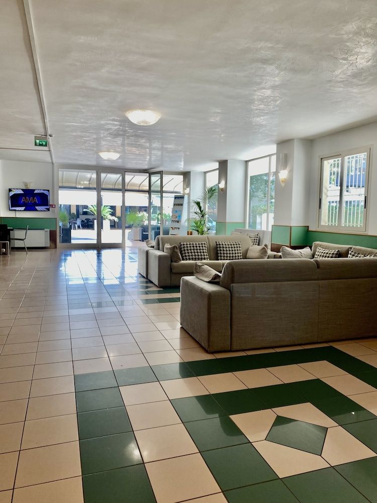 Hotel Aiglon 2