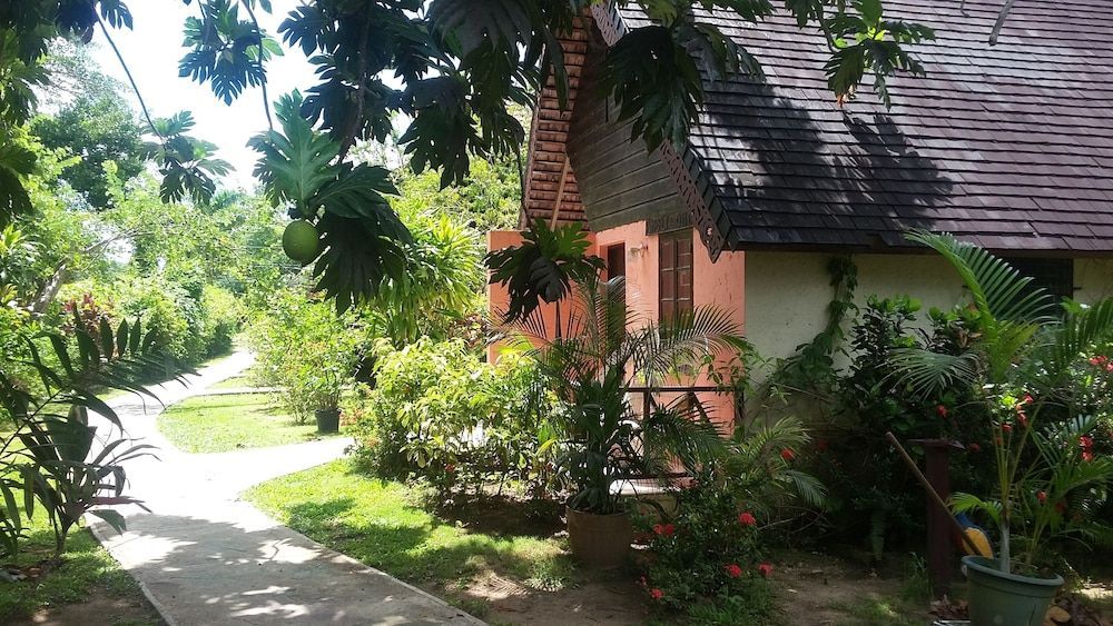 Firefly Beach Cottages 2