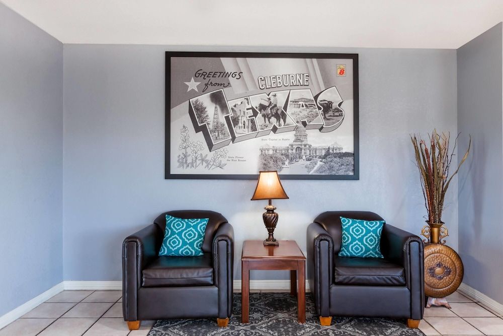 Super 8 by Wyndham Cleburne 2