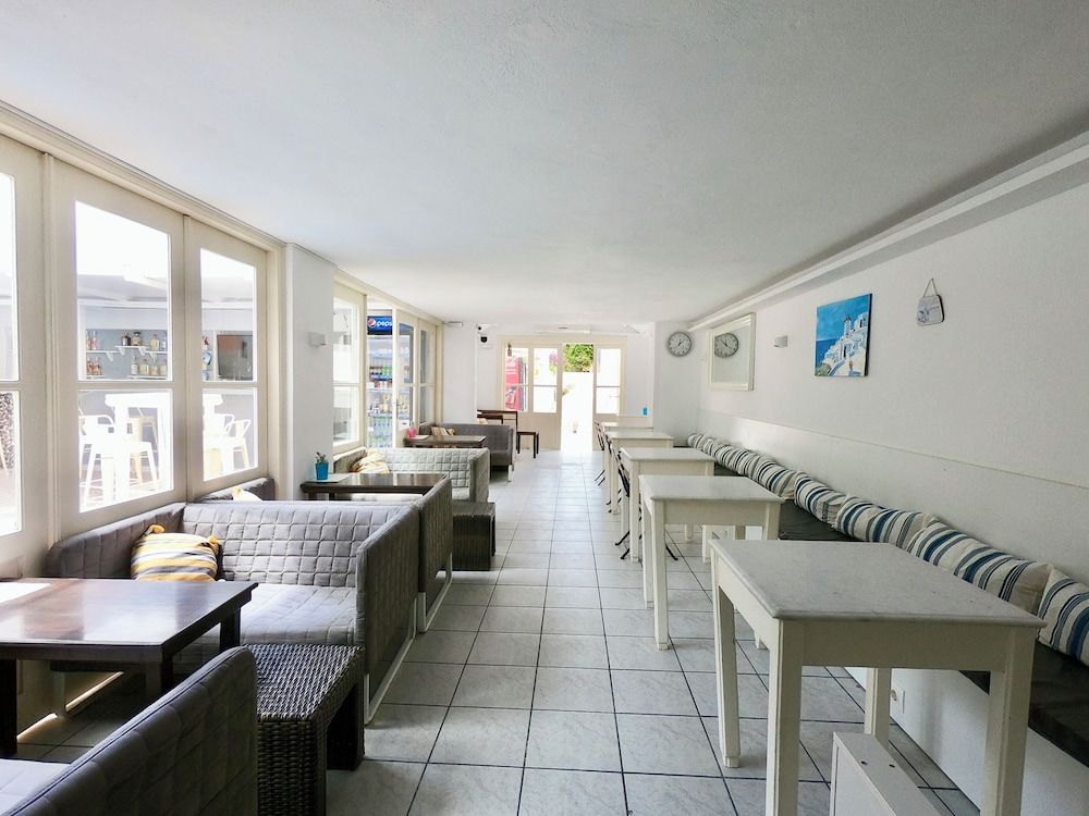 Anny Studios & Rooms Perissa Beach 2