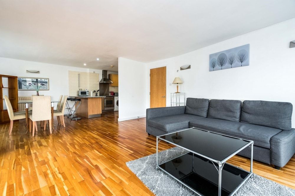 Superfast Broadband 2BD City Flat Farringdon 1