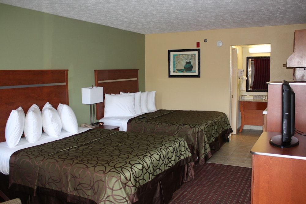 Baymont by Wyndham Pigeon Forge near Island Drive 2