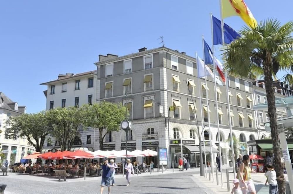 Hotel Le Bourbon Pau Centre 1