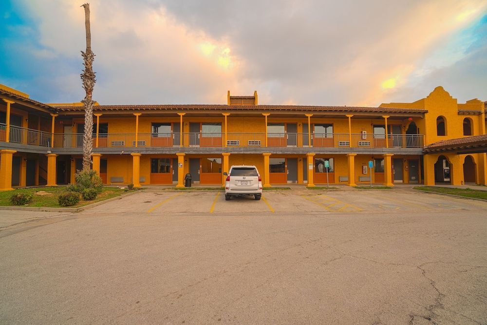 OYO Hotel Kingsville - Hwy 77 1