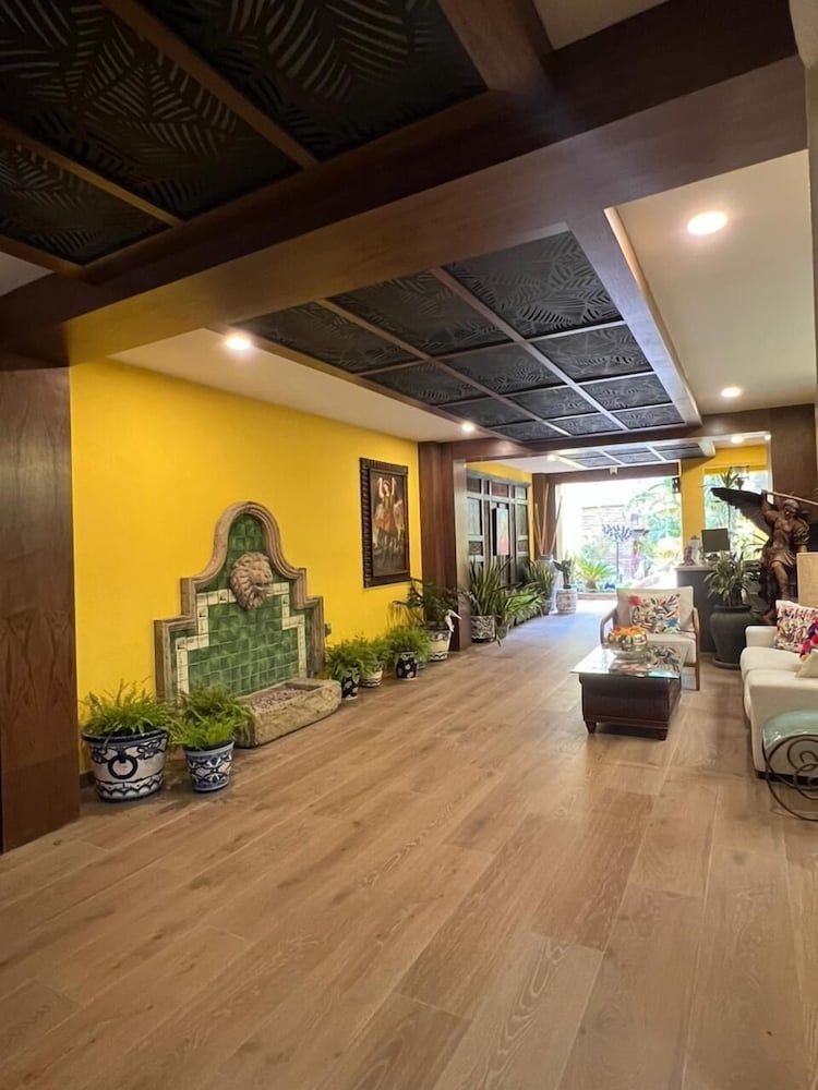 El Encanto Inn & Suites 2