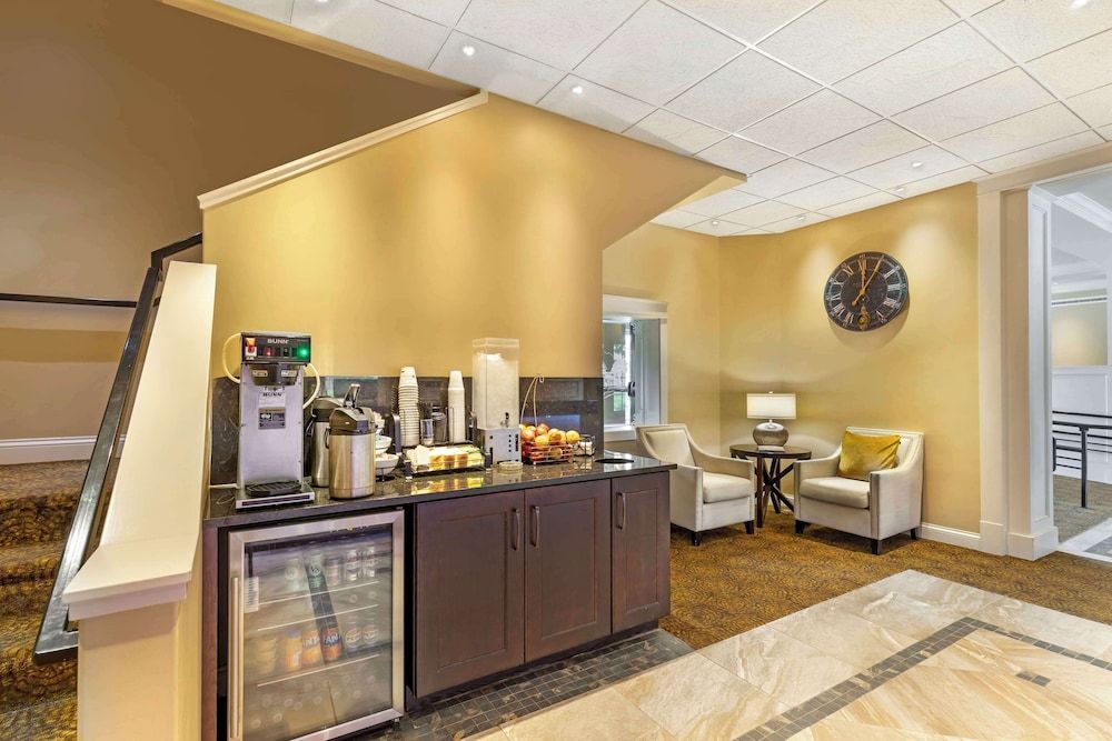 Best Western Plus Longbranch Hotel & Convention Center 2