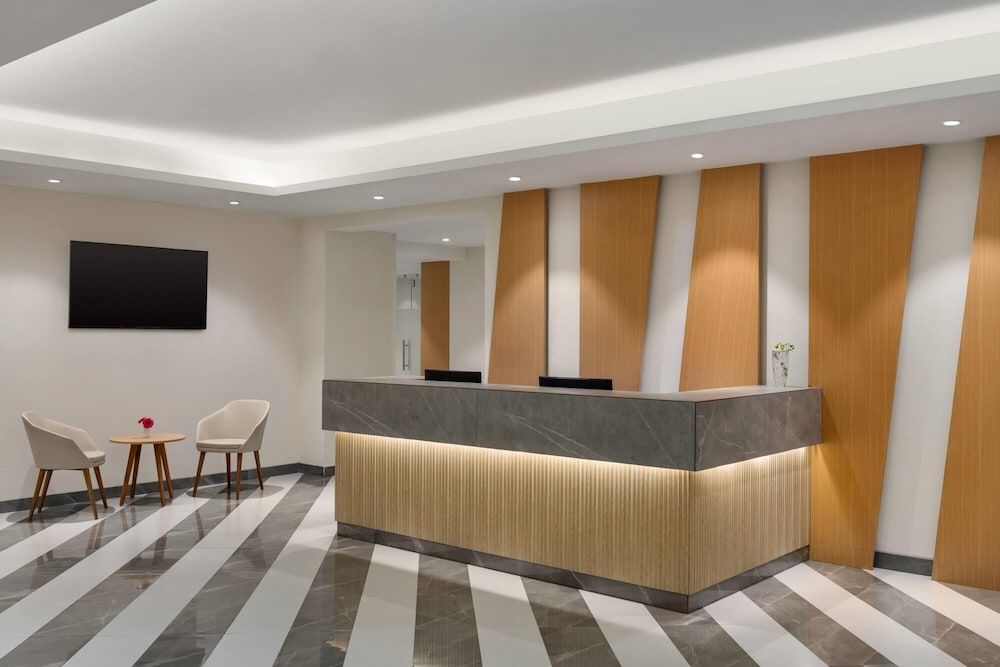 Ramada Encore by Wyndham Lucknow Airport 2