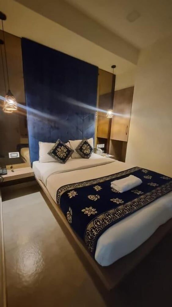 Hotel Beachfront Couple &Family Friendly 2