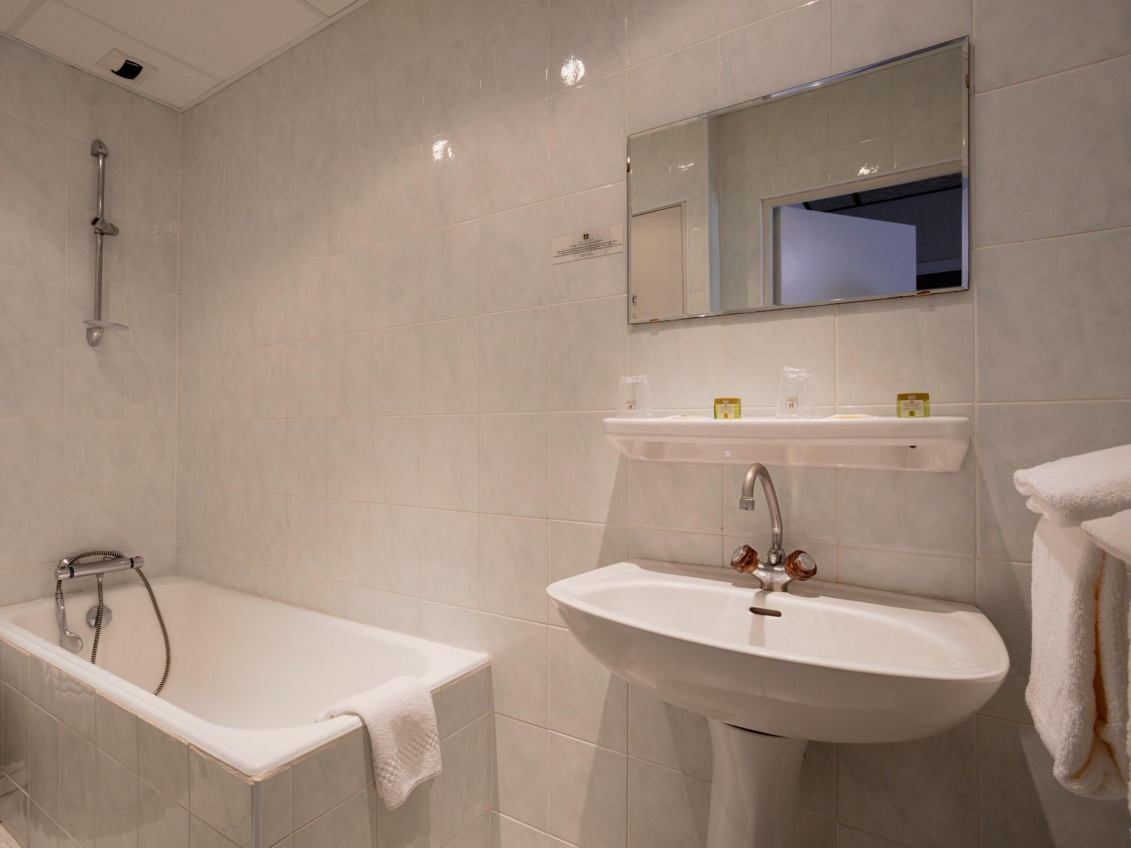 Logis Hotel Restaurant Family & Spa 1