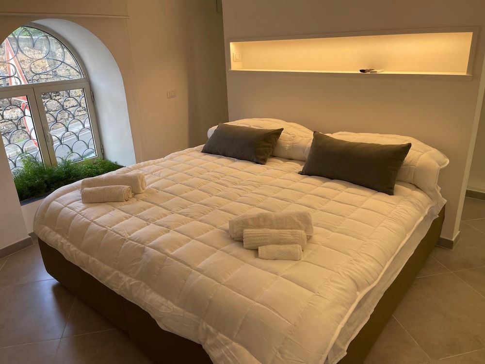 Hola Cathedral House 1