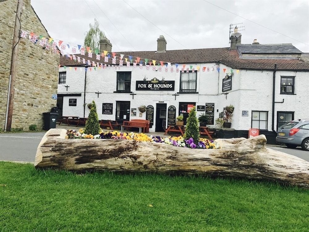 The Fox & Hounds Inn 1