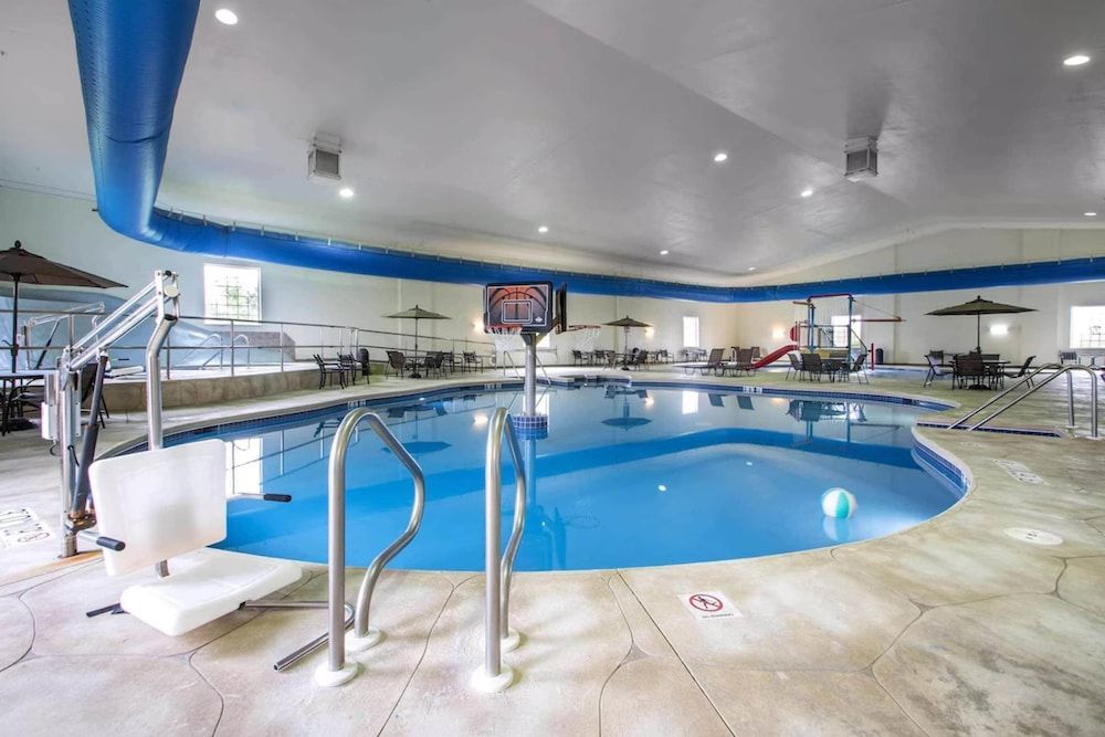 Comfort Suites Johnson Creek Conference Center 1
