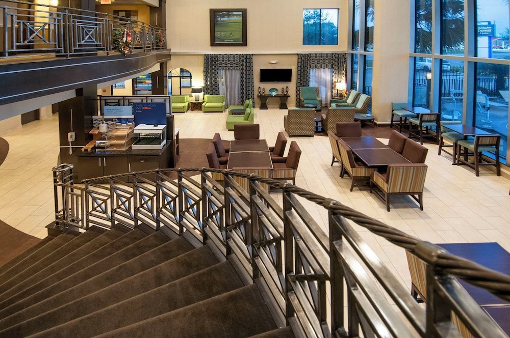 Holiday Inn Express & Suites HOUSTON NORTH INTERCONTINENTAL by IHG 2