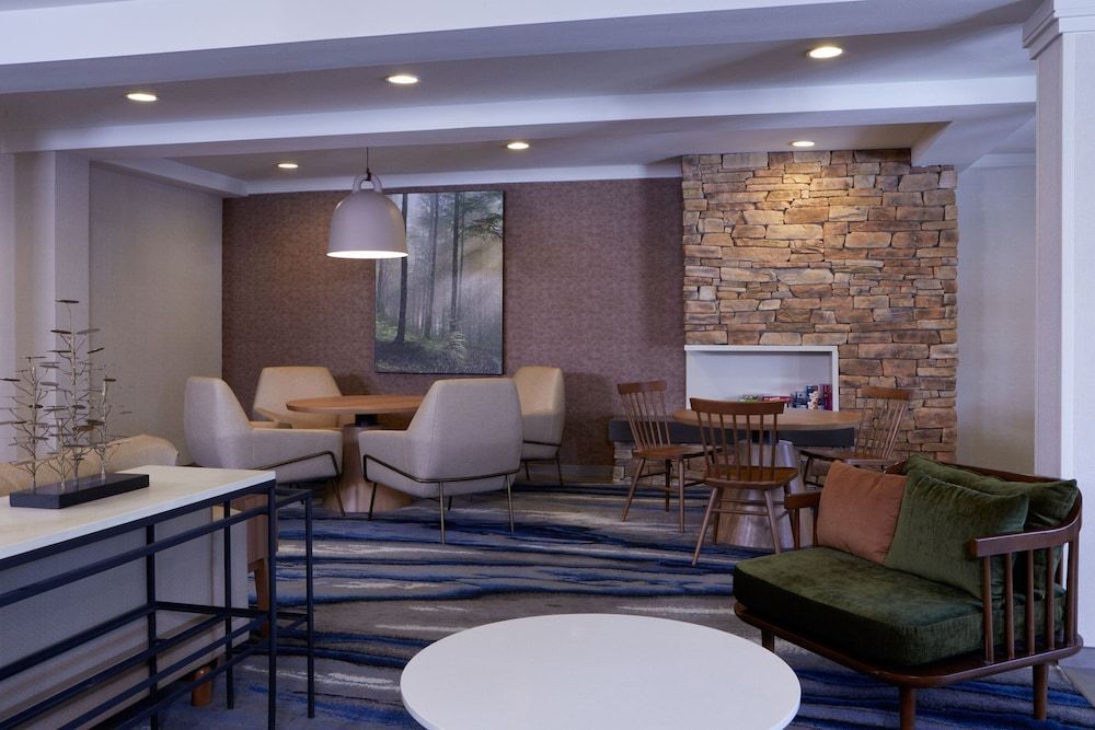 Fairfield Inn and Suites San Bernardino 2