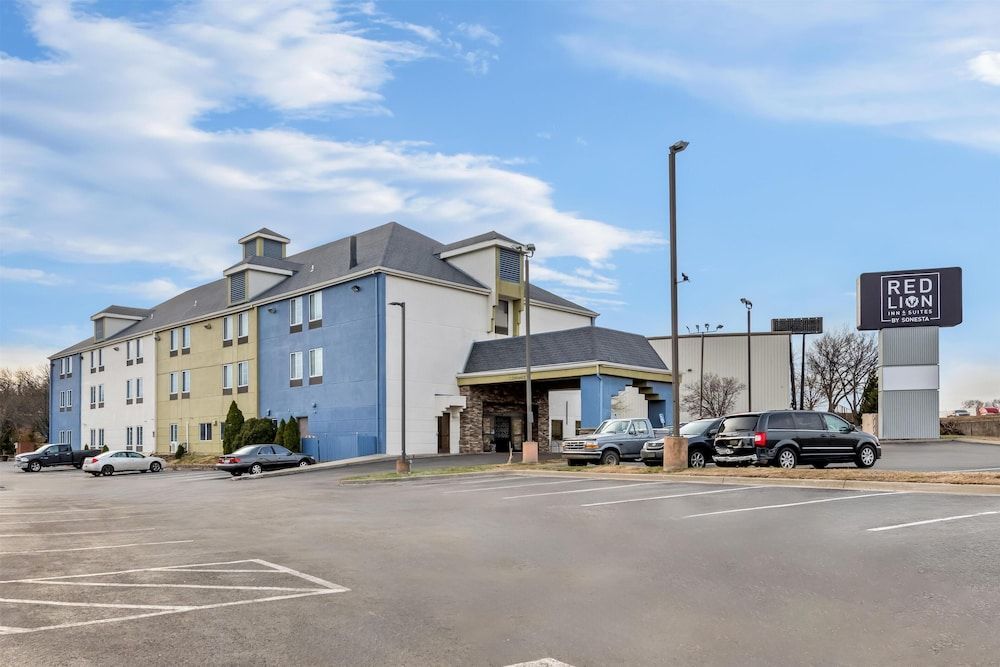 Red Lion Inn & Suites Blue Springs 1