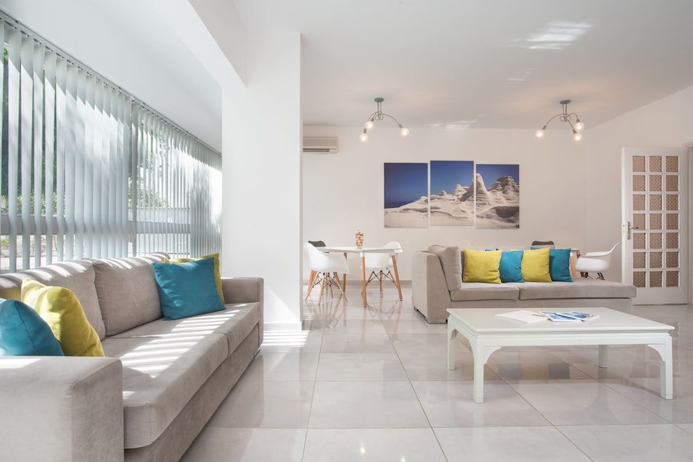 Milos Hotel 2