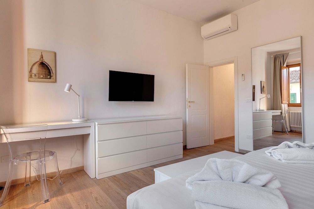Sacha Apartment by Mamo Florence 2