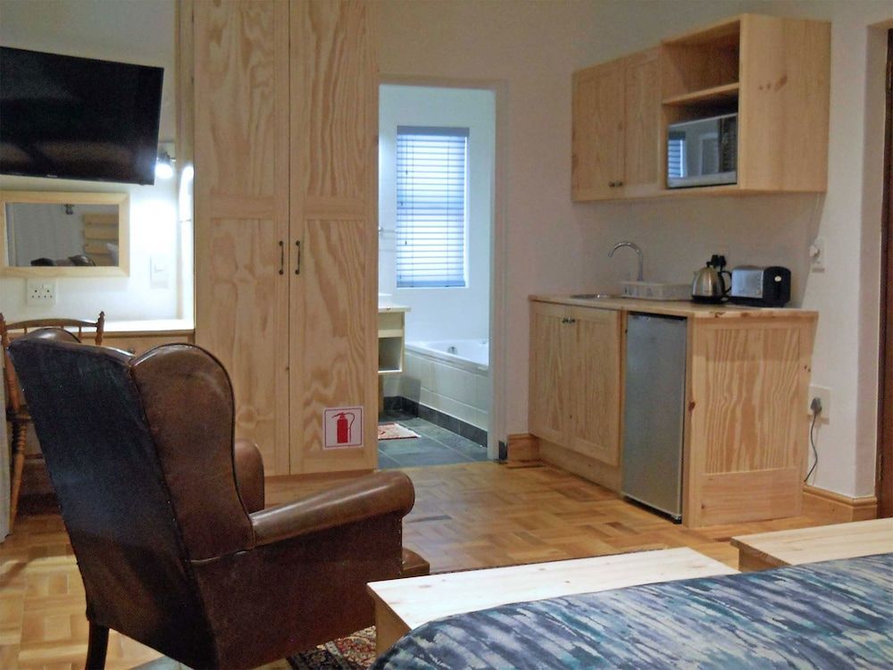 7 Ackermann Place Guest House 1