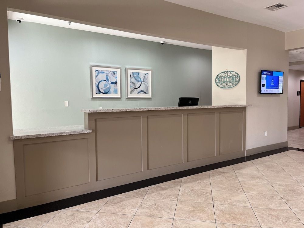 Best Western Cleveland Inn & Suites 2