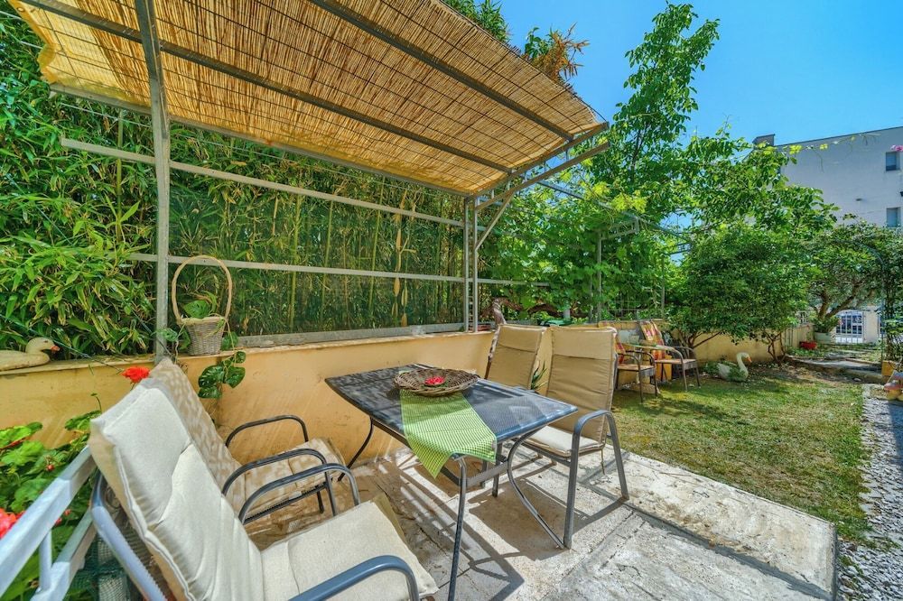 A 2 comfortable apt w terrace & garden near beach 1