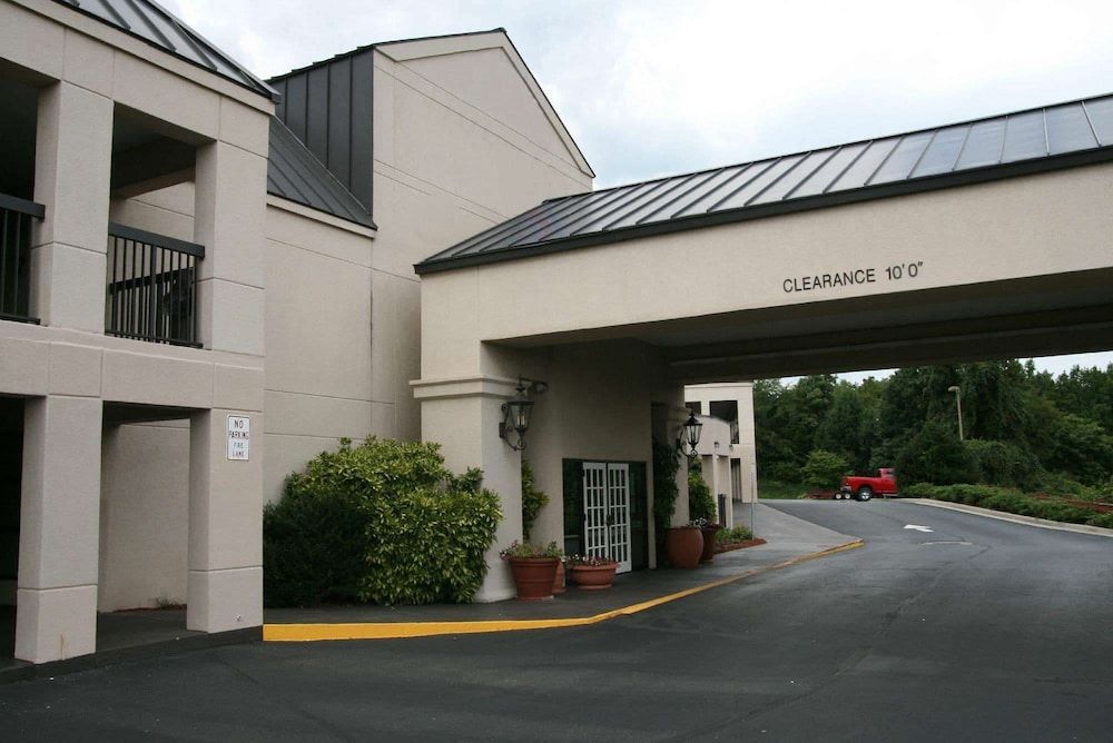 Travelodge by Wyndham Roanoke 1