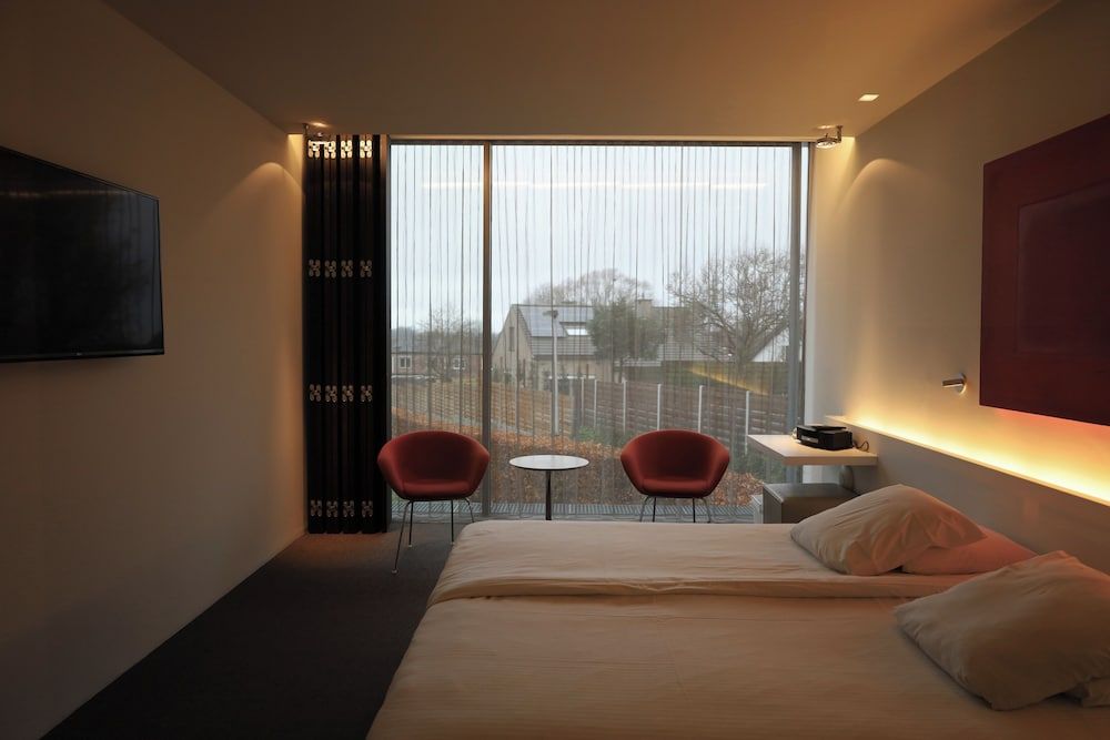 D-Hotel 2