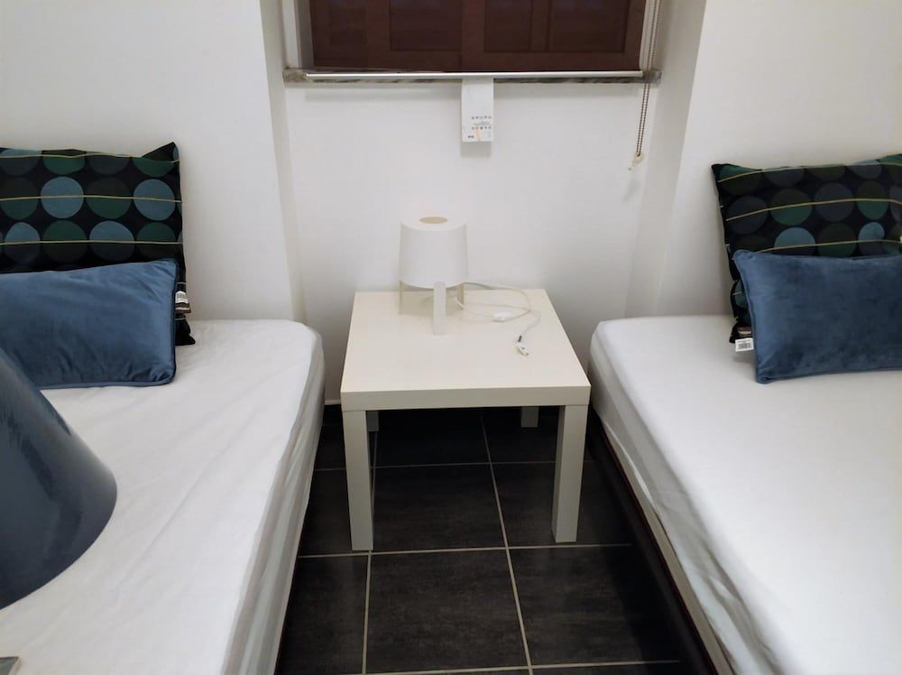 Sleep & Go Faro Airport Guest House 1