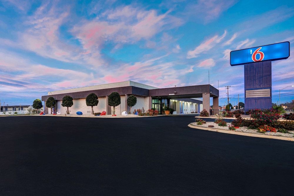 Motel 6 Burlington 1