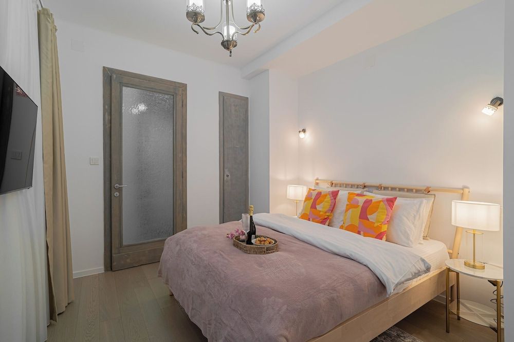 Top-Floor Romanian Athenae 2BR Apartment, Quiet City Views 2