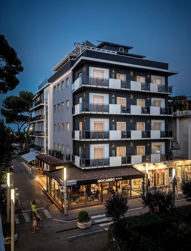 Hotel Mocambo Riccione CENTRALISSIMO AL MARE 1