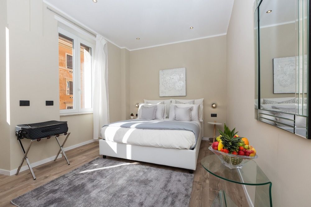 126 Gracchi Suites 1