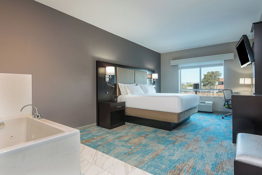 Holiday Inn Express & Suites NORWOOD-BOSTON AREA by IHG 2