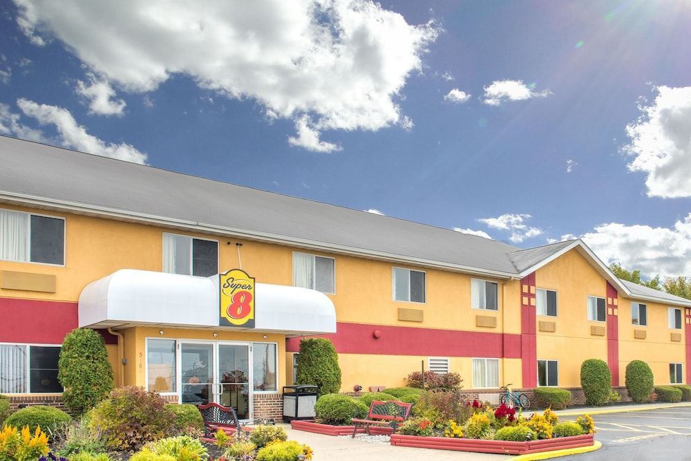 Super 8 by Wyndham Medina 1