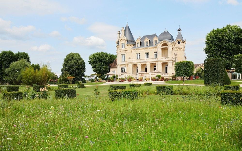 Château Hôtel Grand Barrail 1