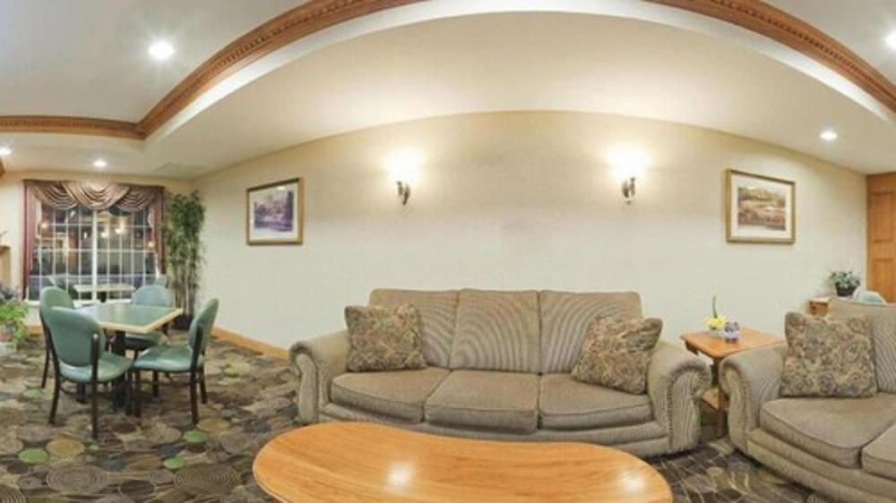 Holiday Inn Express & Suites DEFIANCE by IHG 2