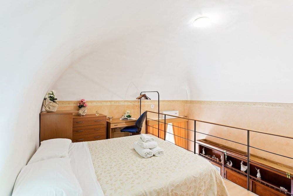 GuestHost - Castello Ursino Balcony Apartment x5 2
