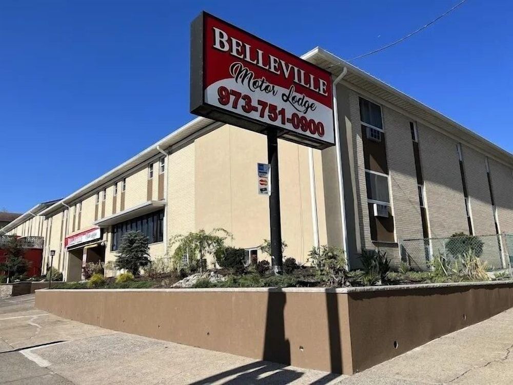 Belleville Motor Lodge 1