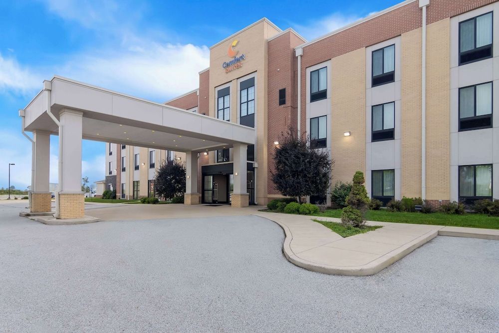 Comfort Suites Rensselaer near Fair Oaks 1